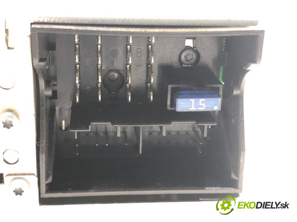 OPEL CORSA C (X01) 2000 - 2009    1.2 Twinport (F08, F68) 59 kW [80 KM] benzyna 2004 - 2009  RADIO 13190853MB (Audio zariadenia)