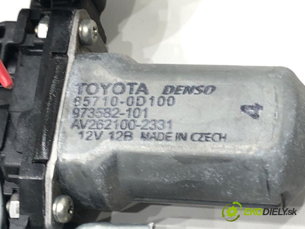 TOYOTA COROLLA sedan (_E18_, ZRE1_) 2013 - 2019    1.6 (ZRE181_) 97 kW [132 KM] benzyna 2013 - 2018  mechanismus okna pravý přední část 69810-02530