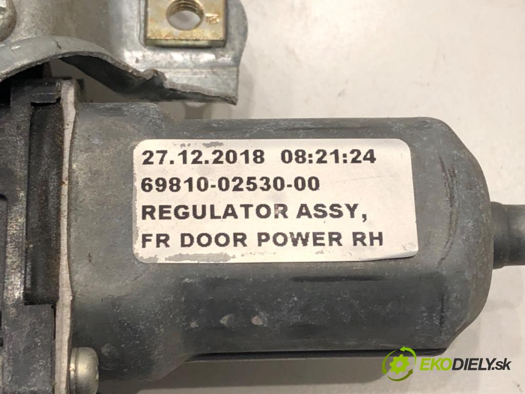 TOYOTA COROLLA sedan (_E18_, ZRE1_) 2013 - 2019    1.6 (ZRE181_) 97 kW [132 KM] benzyna 2013 - 2018  mechanismus okna pravý přední část 69810-02530