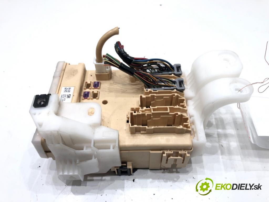 TOYOTA COROLLA sedan (_E18_, ZRE1_) 2013 - 2019    1.6 (ZRE181_) 97 kW [132 KM] benzyna 2013 - 2018  modul BSI 89221-02560 (Pojistkové skříňky)