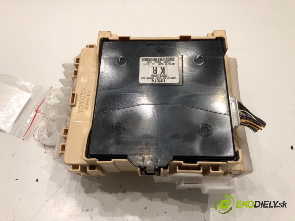 TOYOTA COROLLA sedan (_E18_, ZRE1_) 2013 - 2019    1.6 (ZRE181_) 97 kW [132 KM] benzyna 2013 - 2018  modul BSI 89221-02560 (Pojistkové skříňky)