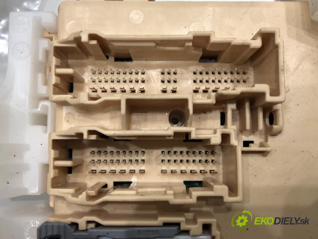 TOYOTA COROLLA sedan (_E18_, ZRE1_) 2013 - 2019    1.6 (ZRE181_) 97 kW [132 KM] benzyna 2013 - 2018  modul BSI 89221-02560 (Pojistkové skříňky)