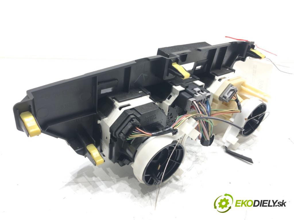 TOYOTA COROLLA sedan (_E18_, ZRE1_) 2013 - 2019    1.6 (ZRE181_) 97 kW [132 KM] benzyna 2013 - 2018  Panel ovládania kúrenia 55406-02330 (Prepínače, spínače, tlačidlá a ovládače kúrenia)