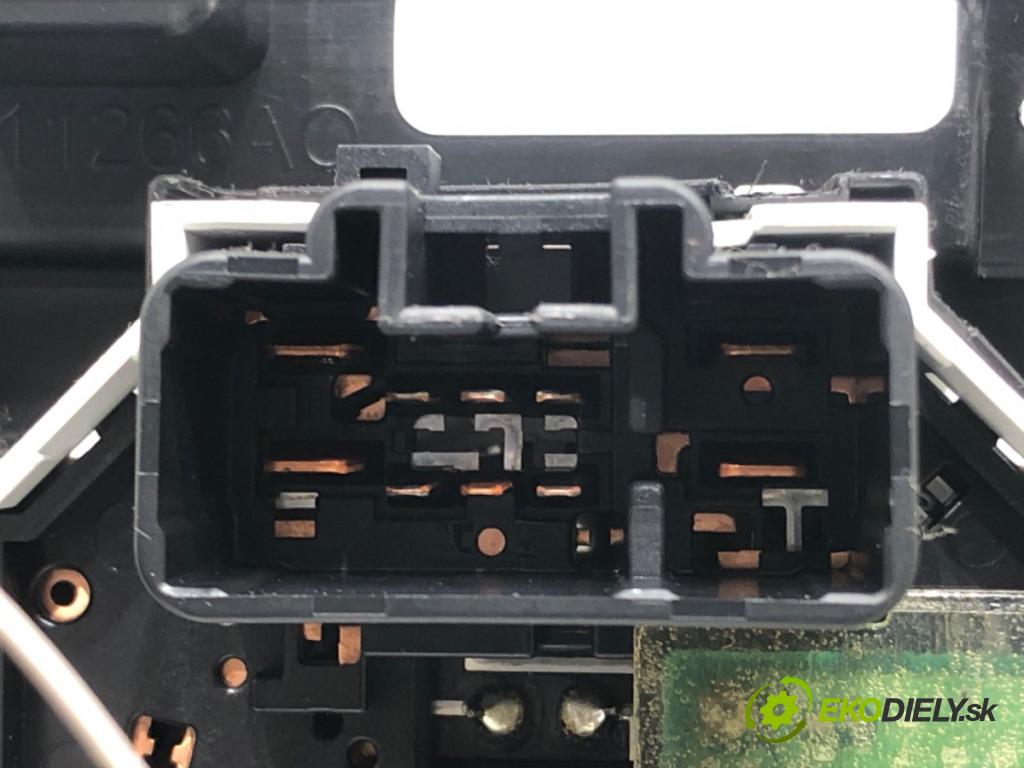 TOYOTA COROLLA sedan (_E18_, ZRE1_) 2013 - 2019    1.6 (ZRE181_) 97 kW [132 KM] benzyna 2013 - 2018  Panel ovládania kúrenia 55406-02330 (Prepínače, spínače, tlačidlá a ovládače kúrenia)
