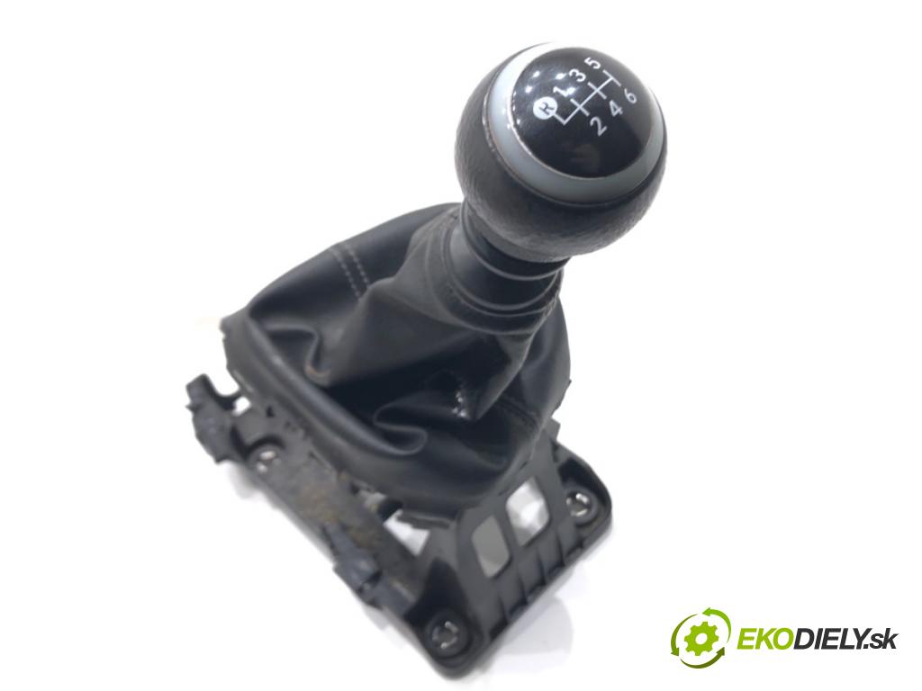 TOYOTA COROLLA sedan (_E18_, ZRE1_) 2013 - 2019    1.6 (ZRE181_) 97 kW [132 KM] benzyna 2013 - 2018  Kulisa 112102401 (Rýchlostné páky / kulisy)