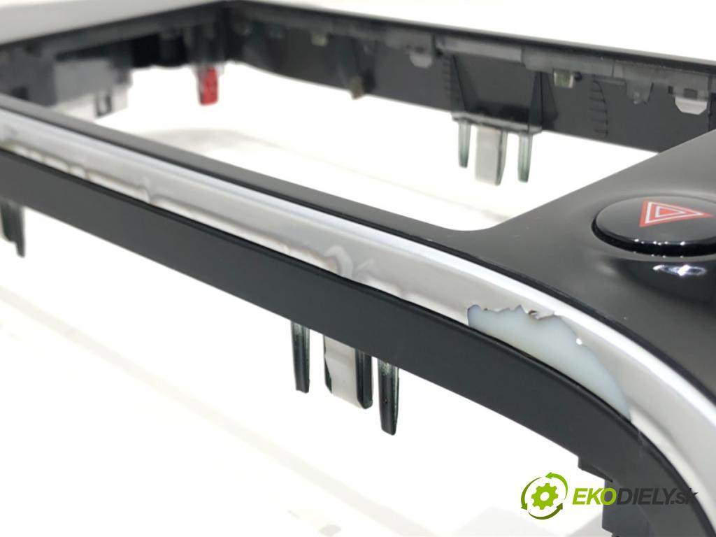 TOYOTA COROLLA E18 sedan 2019 97 kW 1.6 (ZRE181_) 1598 rámeček radia 55405-02870