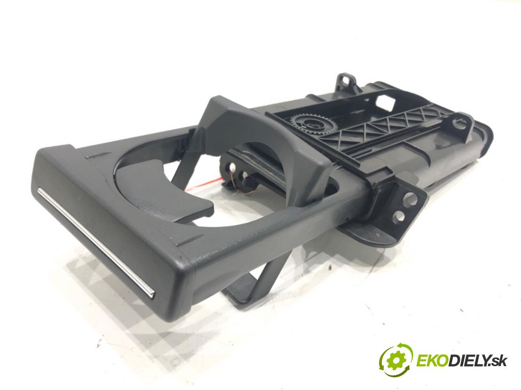 TOYOTA AURIS (_E15_) 2006 - 2012    1.6 (ZRE151_) 97 kW [132 KM] benzyna 2009 - 2012  Držiak na nápoje 55620-02090 (Úchyty, držiaky na nápoje)