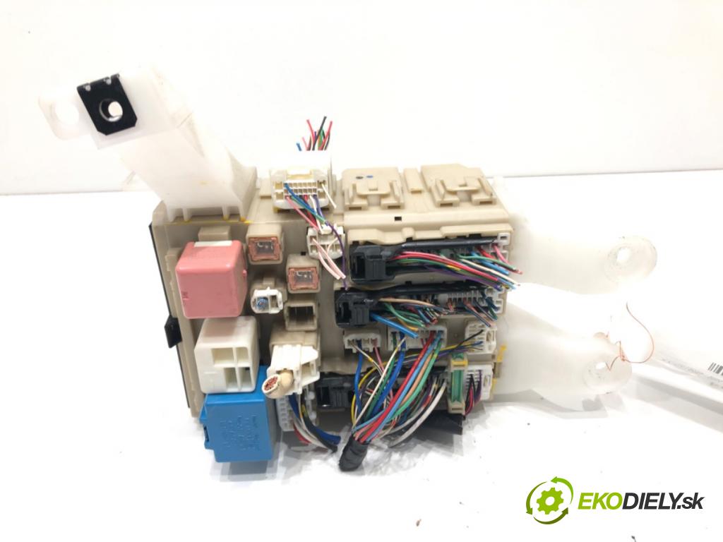 TOYOTA AURIS (_E15_) 2006 - 2012    1.6 (ZRE151_) 97 kW [132 KM] benzyna 2009 - 2012  modul BSI 82730-02J60-A (Pojistkové skříňky)