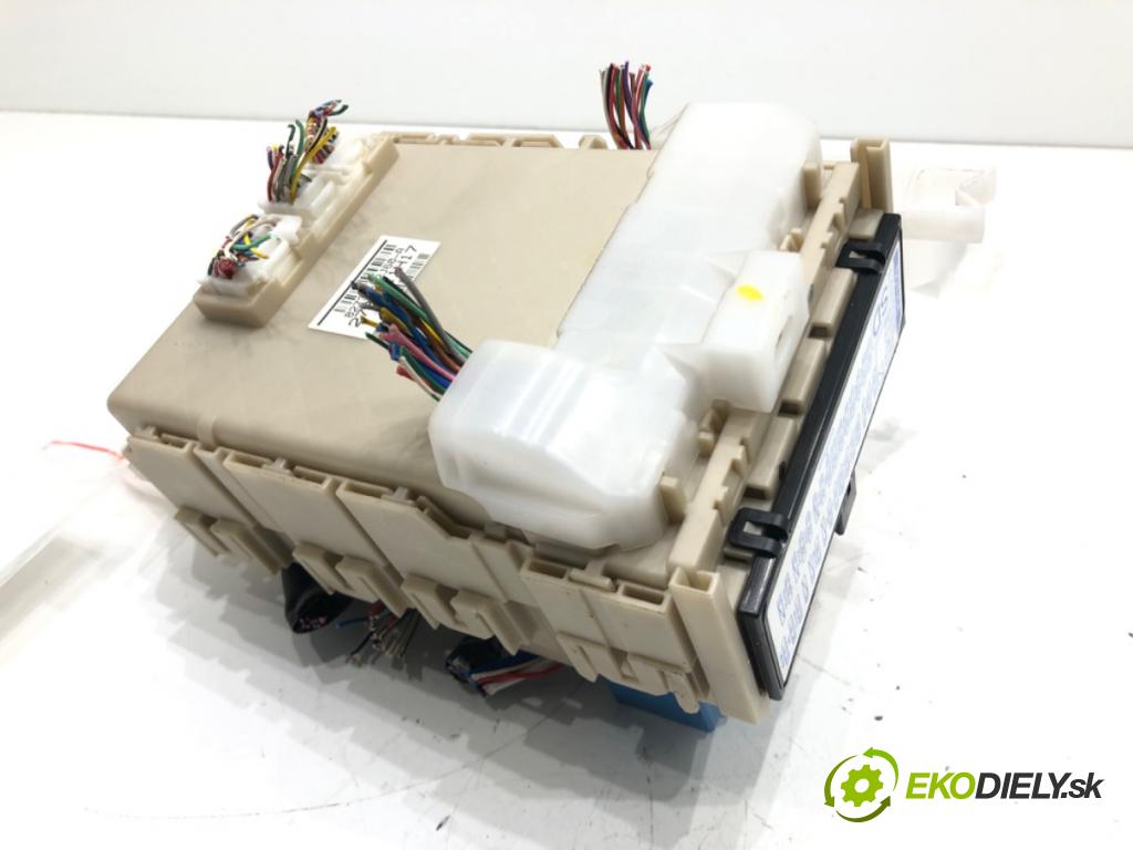 TOYOTA AURIS (_E15_) 2006 - 2012    1.6 (ZRE151_) 97 kW [132 KM] benzyna 2009 - 2012  modul BSI 82730-02J60-A (Pojistkové skříňky)