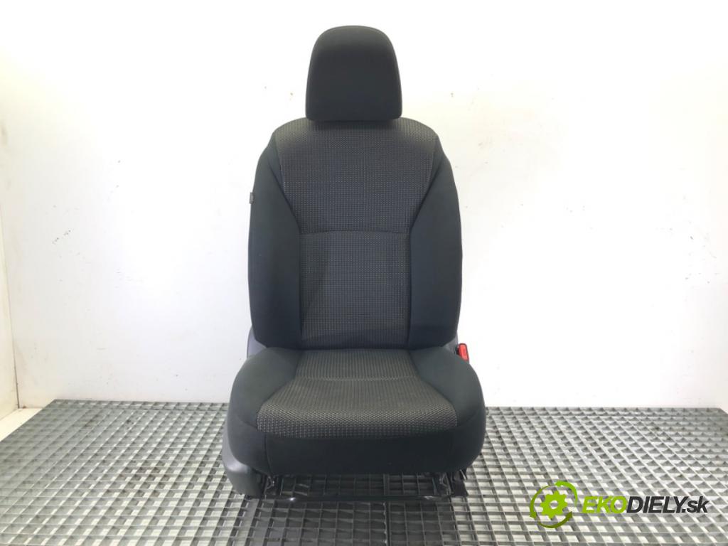 TOYOTA AURIS (_E15_) 2006 - 2012    1.6 (ZRE151_) 97 kW [132 KM] benzyna 2009 - 2012  Sedadlo pravy predný 