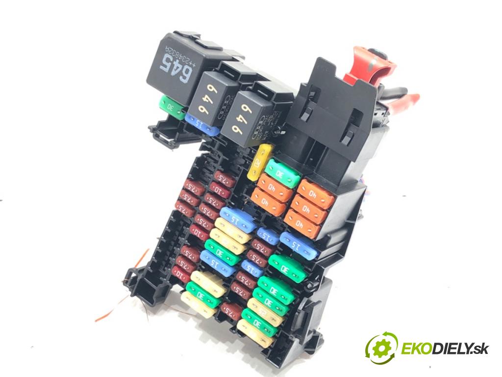 SKODA SUPERB IV Kombi (NZ5) 2023 -    2.0 TDI 110 kW [150 KM] olej napędowy 2023 -  skříňka poistková 5WA937615 (Pojistkové skříňky)