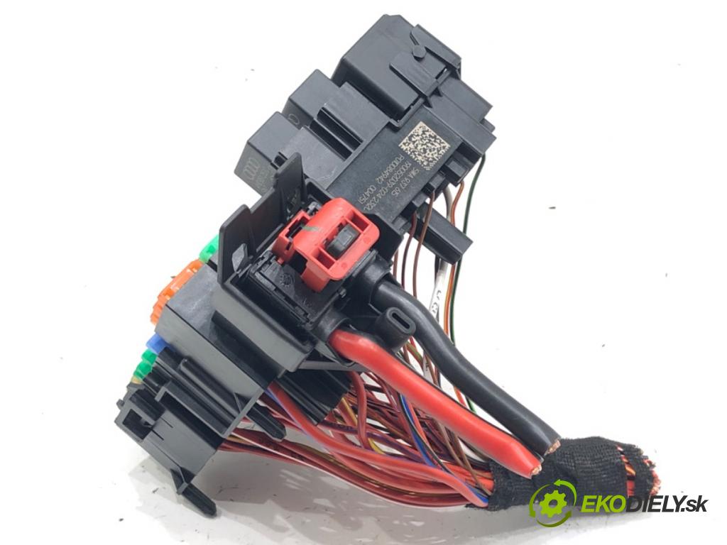 SKODA SUPERB IV Kombi (NZ5) 2023 -    2.0 TDI 110 kW [150 KM] olej napędowy 2023 -  skříňka poistková 5WA937615 (Pojistkové skříňky)