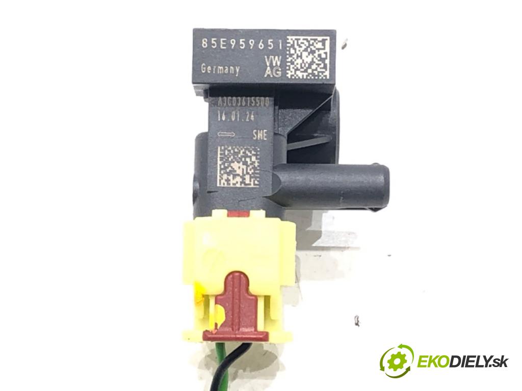 SKODA SUPERB IV Kombi (NZ5) 2023 -    2.0 TDI 110 kW [150 KM] olej napędowy 2023 -  Snímač nárazu 85E959651 (Snímače nárazu)