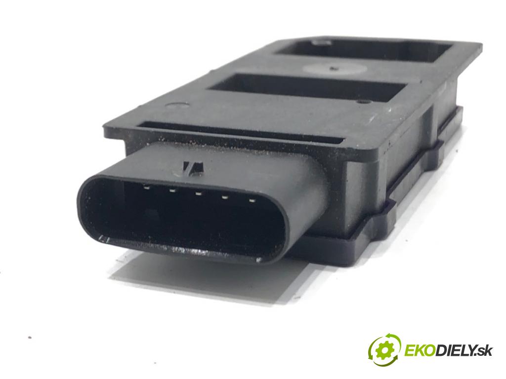 SKODA SUPERB IV Kombi (NZ5) 2023 -    2.0 TDI 110 kW [150 KM] olej napędowy 2023 -  Zosilňovač Antenní: 5WA962133E (Zosilňovače)