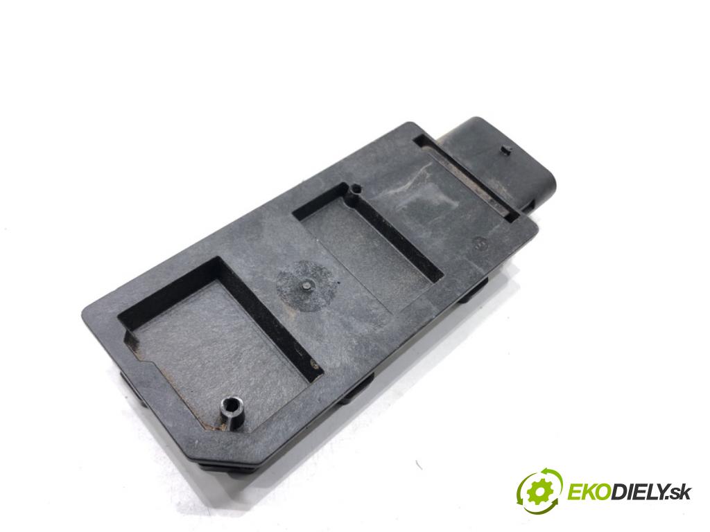 SKODA SUPERB IV Kombi (NZ5) 2023 -    2.0 TDI 110 kW [150 KM] olej napędowy 2023 -  Zosilňovač Antenní: 5WA962133E (Zosilňovače)