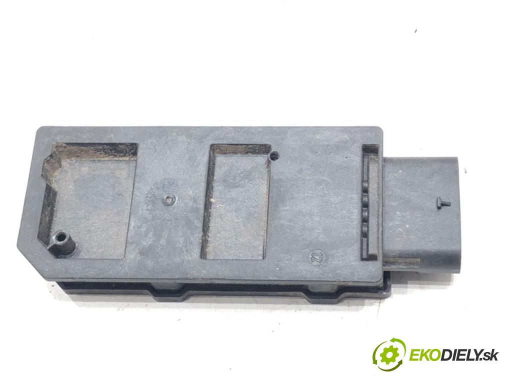 SKODA SUPERB IV Kombi (NZ5) 2023 -    2.0 TDI 110 kW [150 KM] olej napędowy 2023 -  Zosilňovač Antenní: 5WA962133E (Zosilňovače)