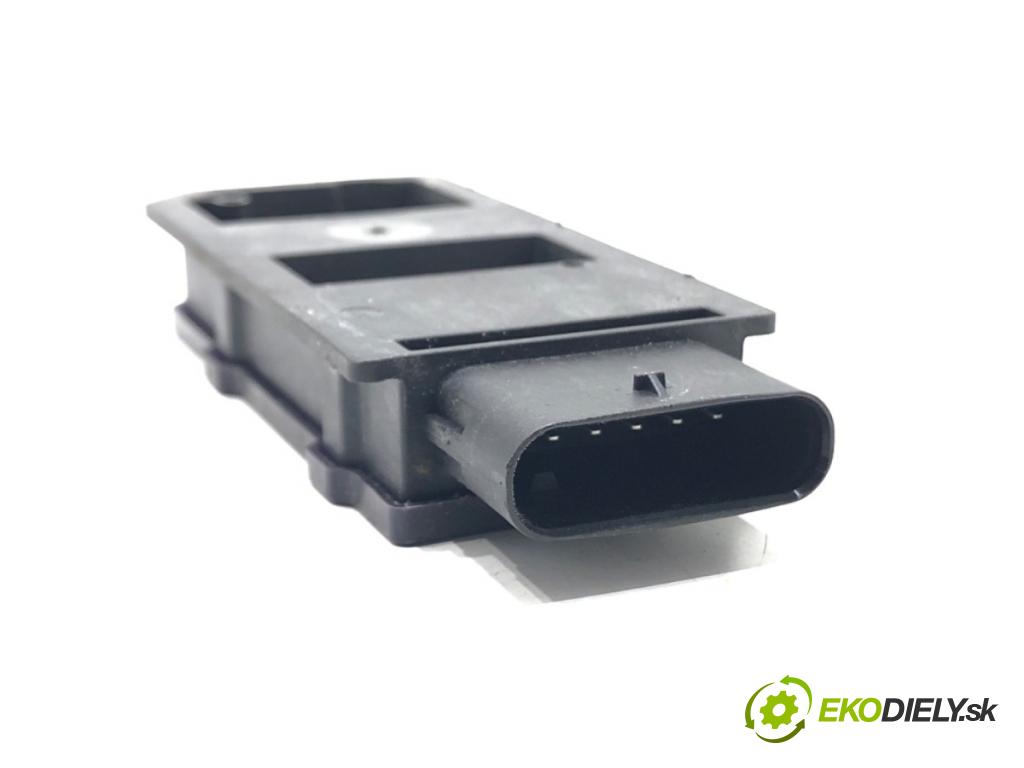 SKODA SUPERB IV Kombi (NZ5) 2023 -    2.0 TDI 110 kW [150 KM] olej napędowy 2023 -  Zosilňovač Antenní: 5WA962133E (Zosilňovače)