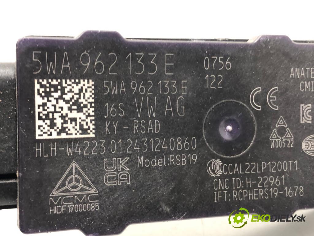 SKODA SUPERB IV Kombi (NZ5) 2023 -    2.0 TDI 110 kW [150 KM] olej napędowy 2023 -  Zosilňovač Antenní: 5WA962133E (Zosilňovače)