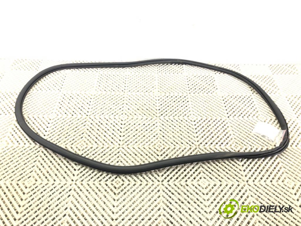 SKODA SUPERB IV Kombi (NZ5) 2023 -    2.0 TDI 110 kW [150 KM] olej napędowy 2023 -  těsnění dveře zadní část levá strana  (Ostatní)