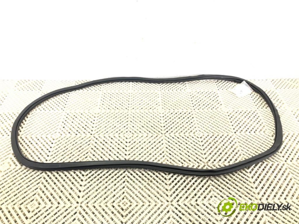 SKODA SUPERB IV Kombi (NZ5) 2023 -    2.0 TDI 110 kW [150 KM] olej napędowy 2023 -  těsnění dveře zadní část levá strana  (Ostatní)