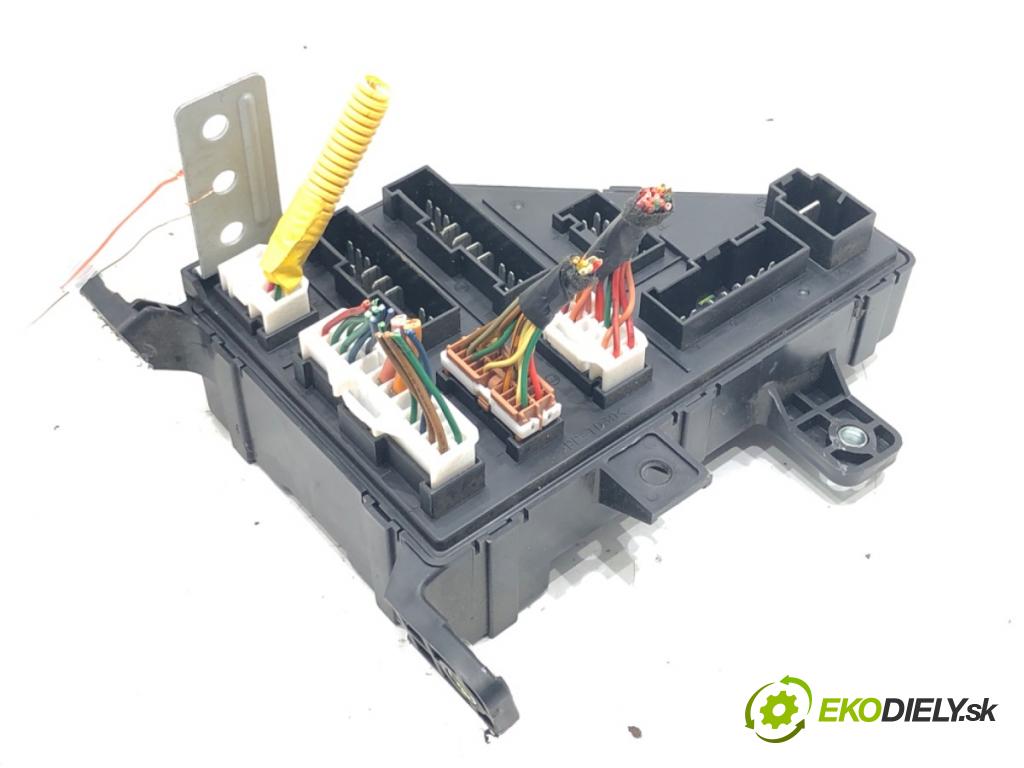 KIA SPORTAGE II (JE_, KM) 2004 - 2022    2.0 16V 4WD 104 kW [141 KM] benzyna 2004 - 2022  skříňka poistková 91950-1F510 (Pojistkové skříňky)
