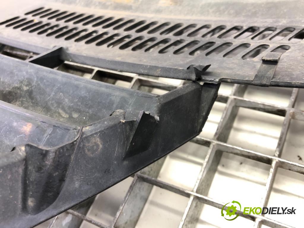 VW TRANSPORTER V Autobus (7HB, 7HJ, 7EB, 7EJ) 2003 - 2015    1.9 TDI 77 kW [105 KM] olej napędowy 2003 - 2009  mřížka maska 7H0807101/5 (Mřížky (masky) chladičů)