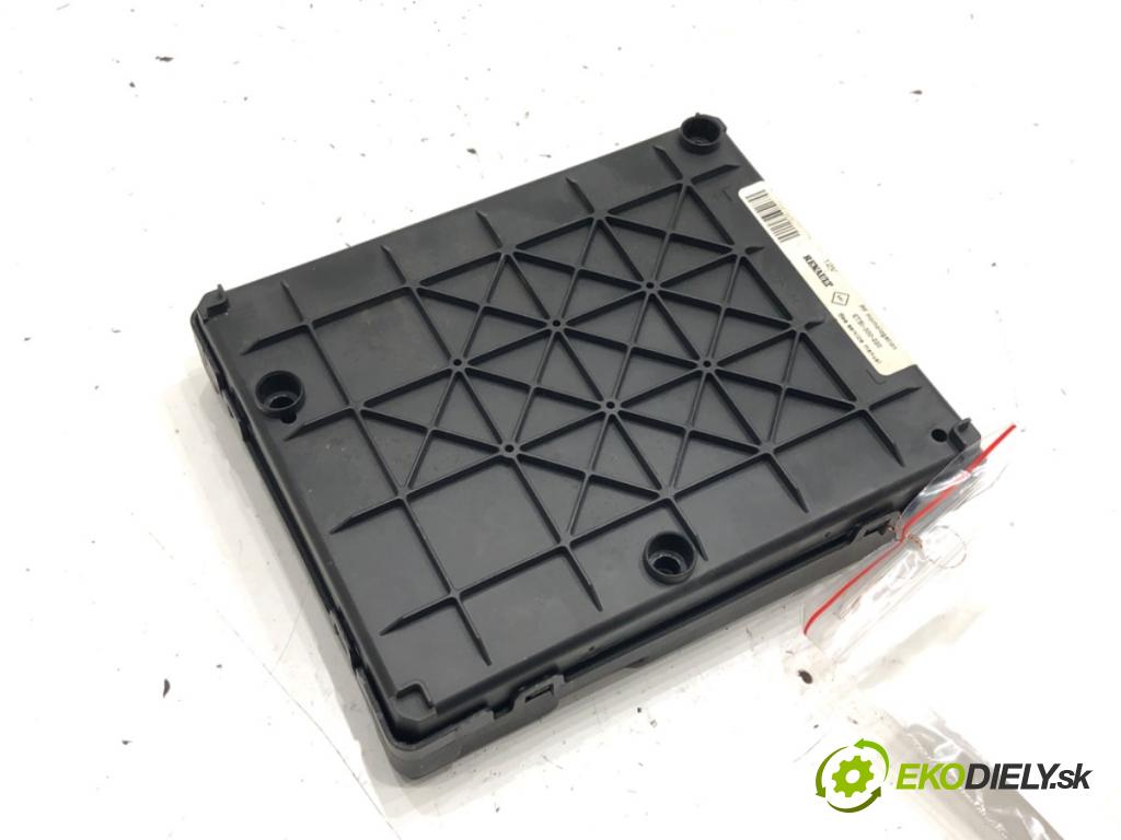 RENAULT SCÉNIC I nadwozie wielkoprzestrzenne (MPV) (JA0/1_, FA0_) 1999 - 2010    1.9 dCi RX4 75 kW [102 KM] olej napędowy 2000 - 2003  modul BSI 8200033521 (Pojistkové skříňky)