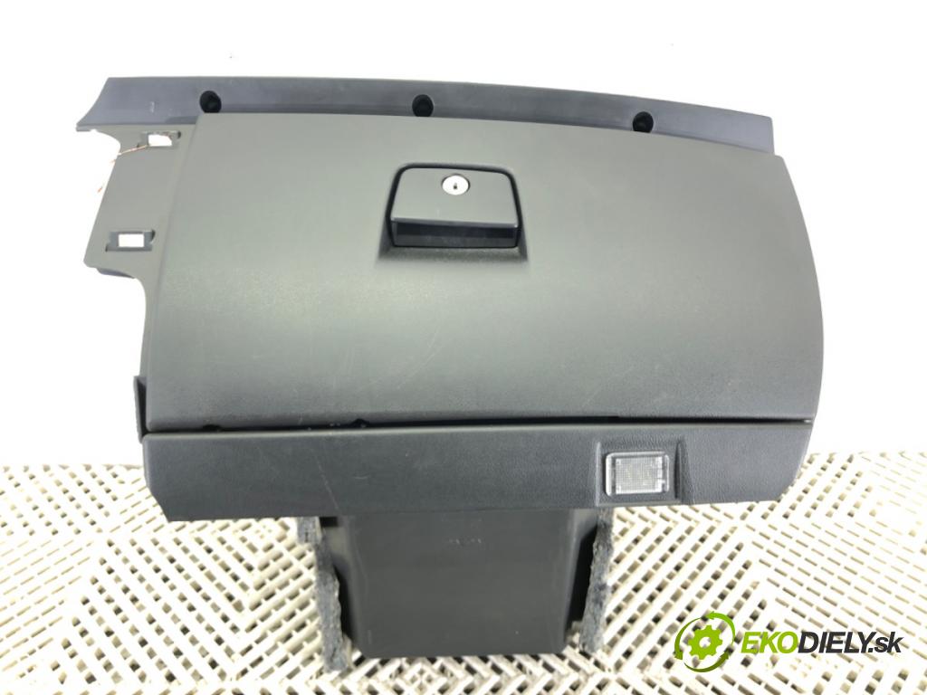 VOLVO C30 (533) 2006 - 2013    1.6 D2 84 kW [115 KM] olej napędowy 2010 - 2012  Priehradka, kastlík spolujazdca 39808618 (Priehradky, kastlíky)