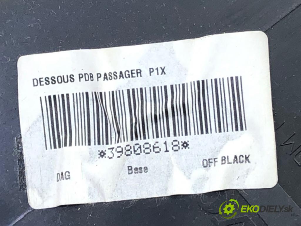 VOLVO C30 (533) 2006 - 2013    1.6 D2 84 kW [115 KM] olej napędowy 2010 - 2012  Priehradka, kastlík spolujazdca 39808618 (Priehradky, kastlíky)