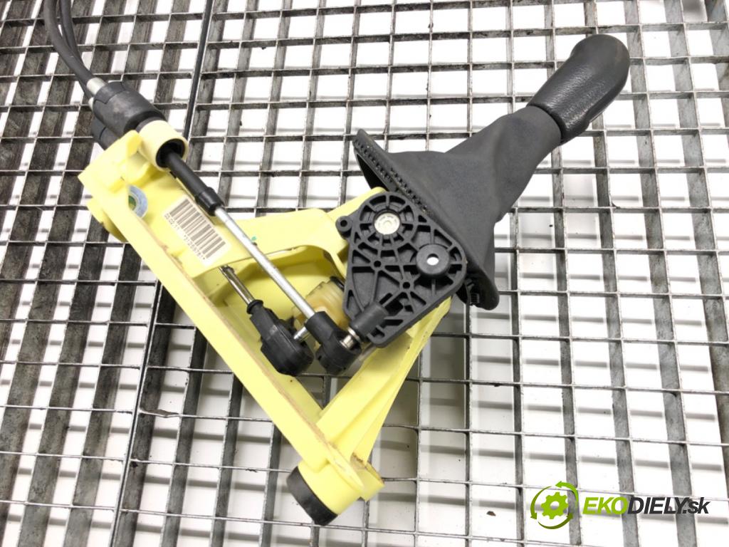 VOLVO C30 (533) 2006 - 2013    1.6 D2 84 kW [115 KM] olej napędowy 2010 - 2012  Kulisa 31259781 (Rýchlostné páky / kulisy)