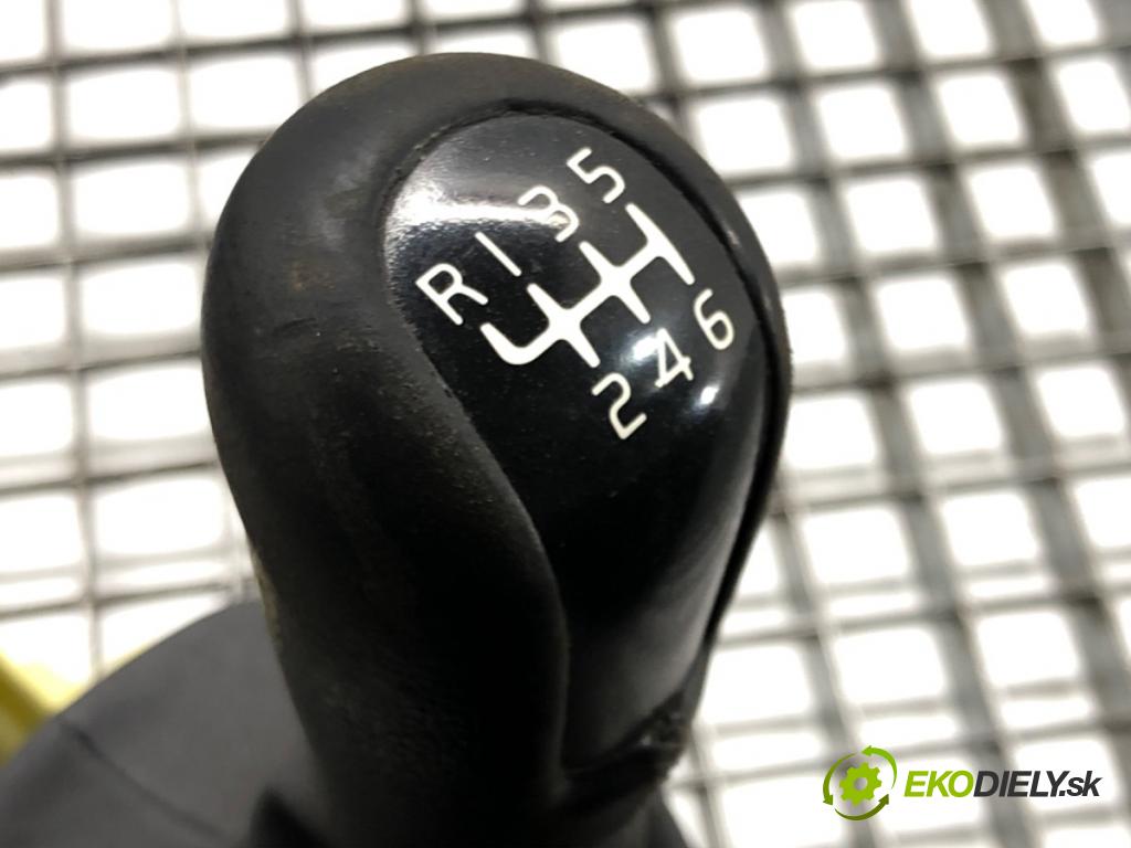 VOLVO C30 (533) 2006 - 2013    1.6 D2 84 kW [115 KM] olej napędowy 2010 - 2012  Kulisa 31259781 (Rýchlostné páky / kulisy)