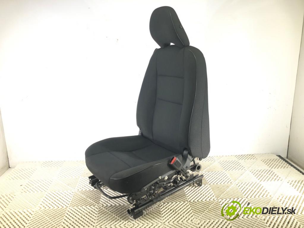 VOLVO C30 (533) 2006 - 2013    1.6 D2 84 kW [115 KM] olej napędowy 2010 - 2012  Sedadlo pravy predný