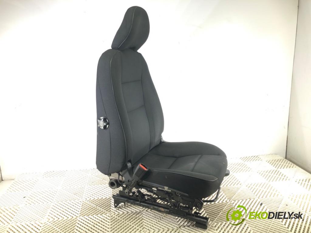 VOLVO C30 (533) 2006 - 2013    1.6 D2 84 kW [115 KM] olej napędowy 2010 - 2012  Sedadlo ľavy predný
