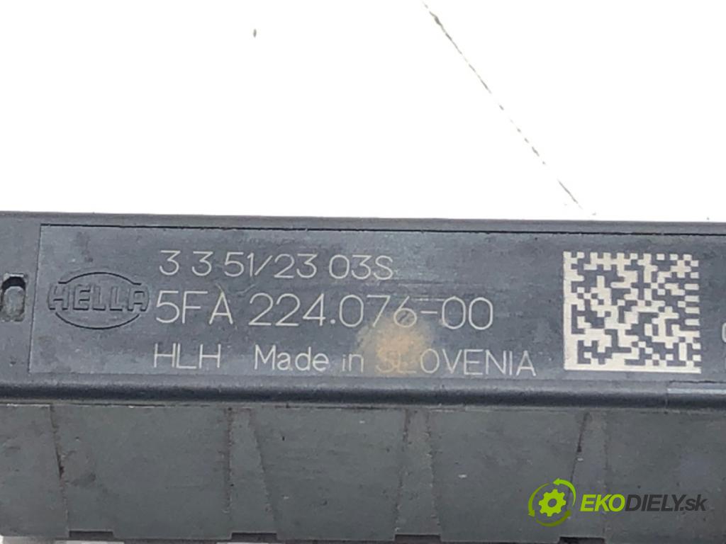 SKODA SUPERB IV Kombi (NZ5) 2023 -    2.0 TDI 110 kW [150 KM] olej napędowy 2023 -  Zosilňovač Antenní: 5WA962131 (Zosilňovače)