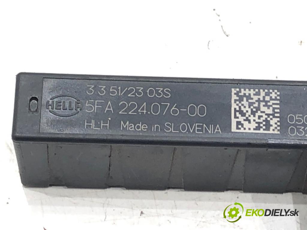 SKODA SUPERB IV Kombi (NZ5) 2023 -    2.0 TDI 110 kW [150 KM] olej napędowy 2023 -  Zosilňovač Antenní: 5WA962131 (Zosilňovače)