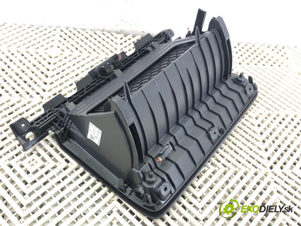 SKODA SUPERB IV Kombi (NZ5) 2023 -    2.0 TDI 110 kW [150 KM] olej napędowy 2023 -  Priehradka, kastlík spolujazdca  (Priehradky, kastlíky)