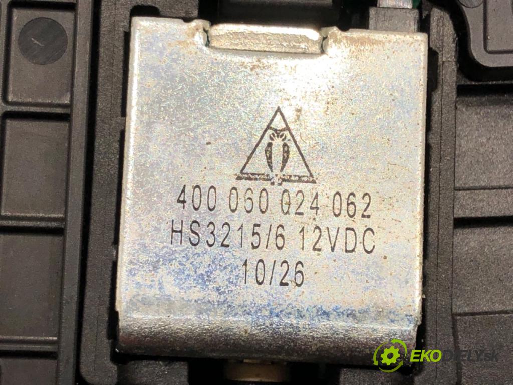 LAND ROVER RANGE ROVER SPORT I (L320) 2005 - 2013    3.0 D 4x4 180 kW [245 KM] olej napędowy 2009 - 2013  Kulisa AH32-7Z370-AD (Rýchlostné páky / kulisy)