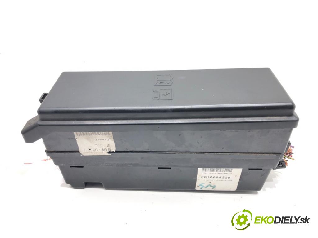 LAND ROVER RANGE ROVER SPORT I (L320) 2005 - 2013    3.0 D 4x4 180 kW [245 KM] olej napędowy 2009 - 2013  skříňka poistková BH32-14290-UC (Pojistkové skříňky)