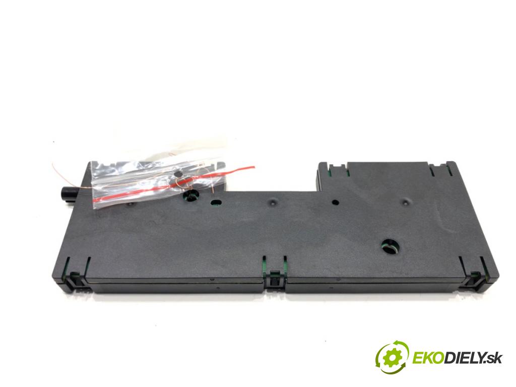 BMW 3 Touring (E91) 2004 - 2012    320 d 120 kW [163 KM] olej napędowy 2005 - 2012  Zosilňovač Antenní: 6934846 (Zosilňovače)