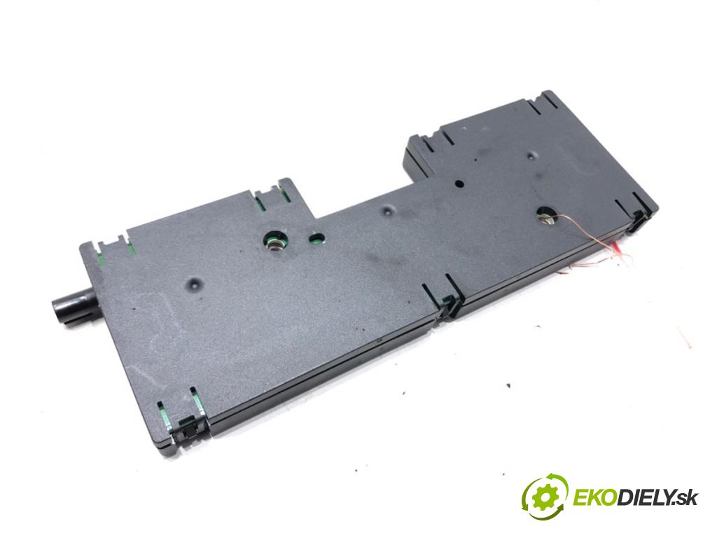 BMW 3 Touring (E91) 2004 - 2012    320 d 120 kW [163 KM] olej napędowy 2005 - 2012  Zosilňovač Antenní: 6934846 (Zosilňovače)