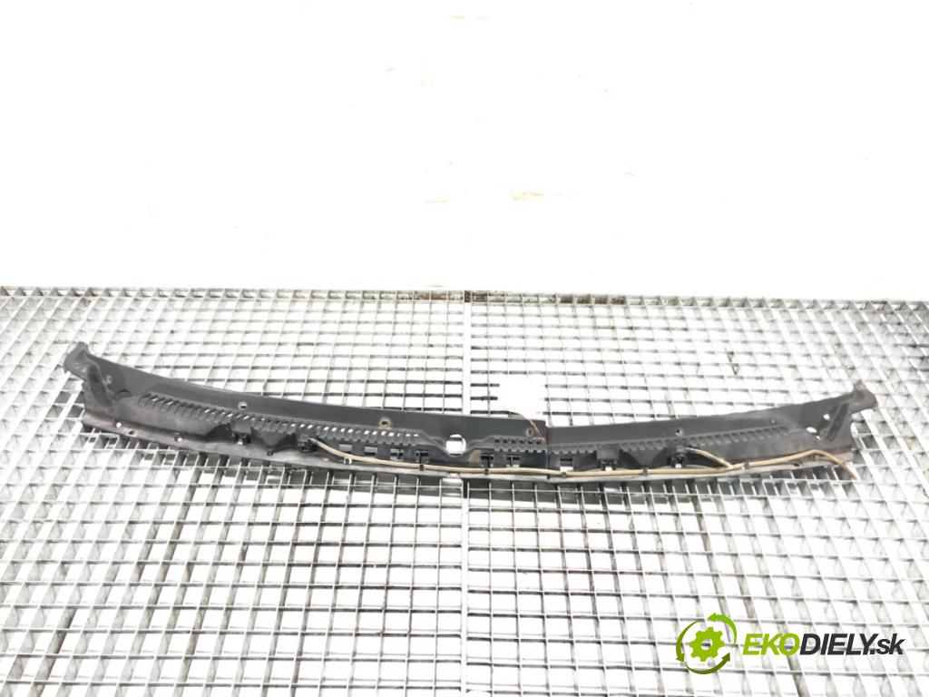 SUZUKI VITARA (ET, TA, TD) 1988 - 2002    1.9 D Napęd na wszystkie koła (SE 419TD) 55 kW [75 KM] olej napędowy 1996 - 1998  Torpédo, plast pod čelné okno  (Torpéda)