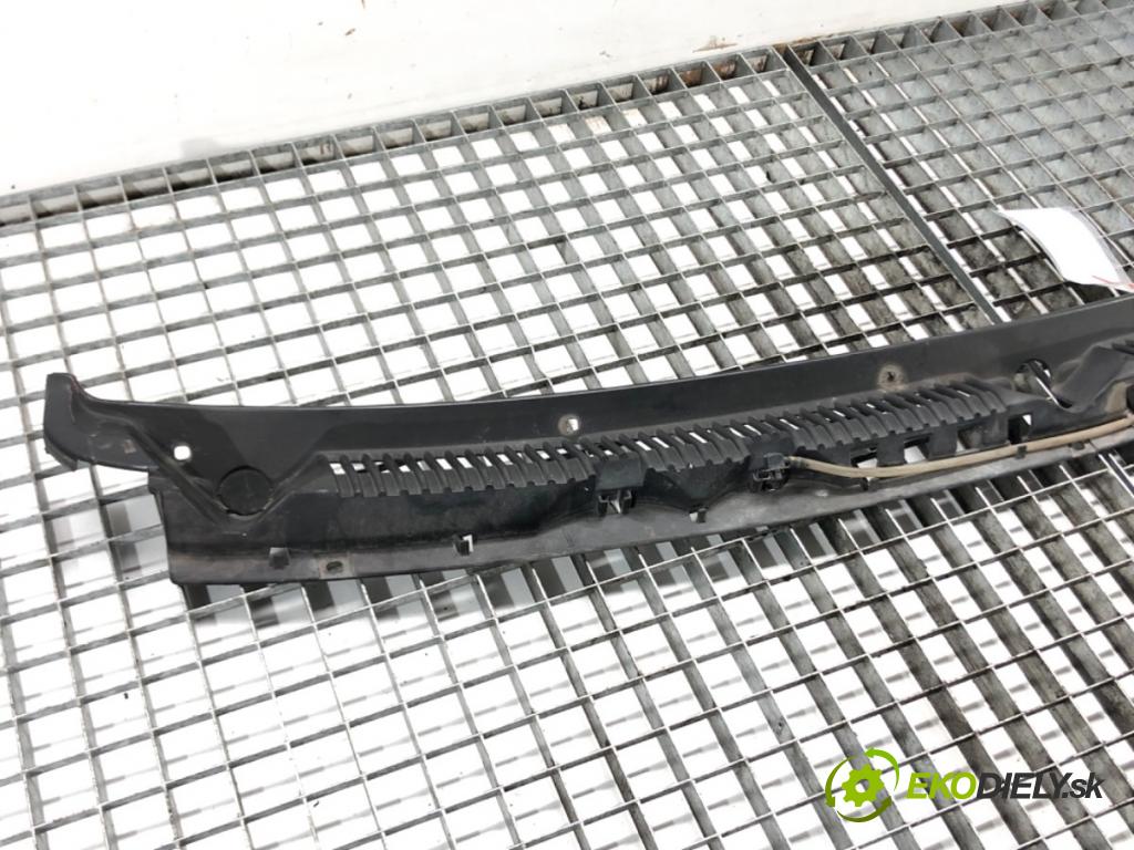 SUZUKI VITARA (ET, TA, TD) 1988 - 2002    1.9 D Napęd na wszystkie koła (SE 419TD) 55 kW [75 KM] olej napędowy 1996 - 1998  Torpédo, plast pod čelné okno  (Torpéda)