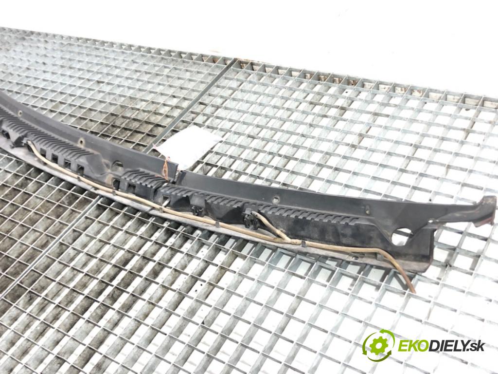 SUZUKI VITARA (ET, TA, TD) 1988 - 2002    1.9 D Napęd na wszystkie koła (SE 419TD) 55 kW [75 KM] olej napędowy 1996 - 1998  Torpédo, plast pod čelné okno  (Torpéda)