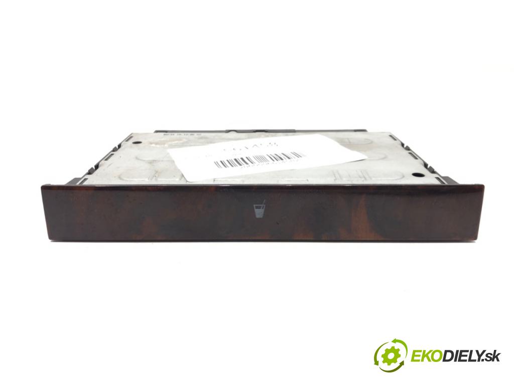 VW GOLF IV (1J1) 1997 - 2008    ---  Držiak na nápoje 1J0858601B (Úchyty, držiaky na nápoje)