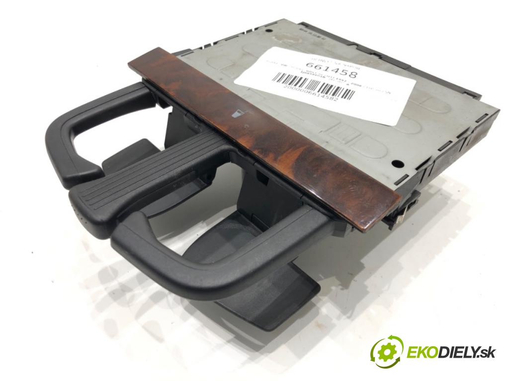 VW GOLF IV (1J1) 1997 - 2008    ---  Držiak na nápoje 1J0858601B (Úchyty, držiaky na nápoje)