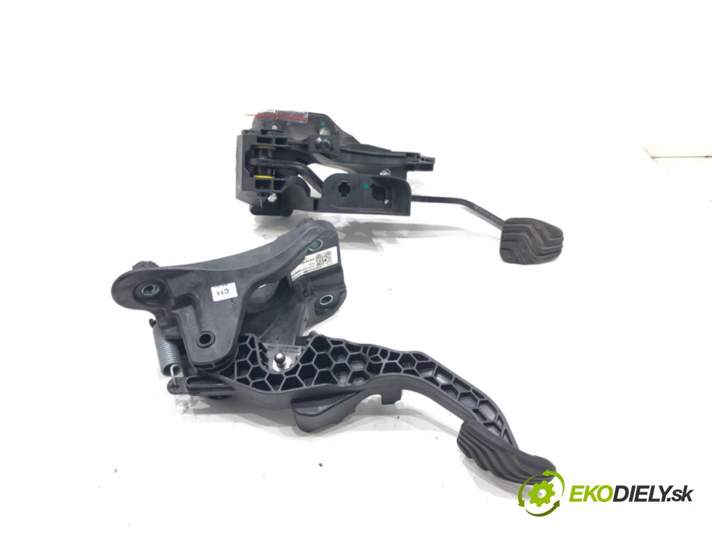 DACIA DUSTER (HM_) 2017 - 2022    1.0 TCe 90 67 kW [91 KM] benzyna 2021 - 2022  PEDÁL: manuálne 465400098R 465011334R (Pedále)