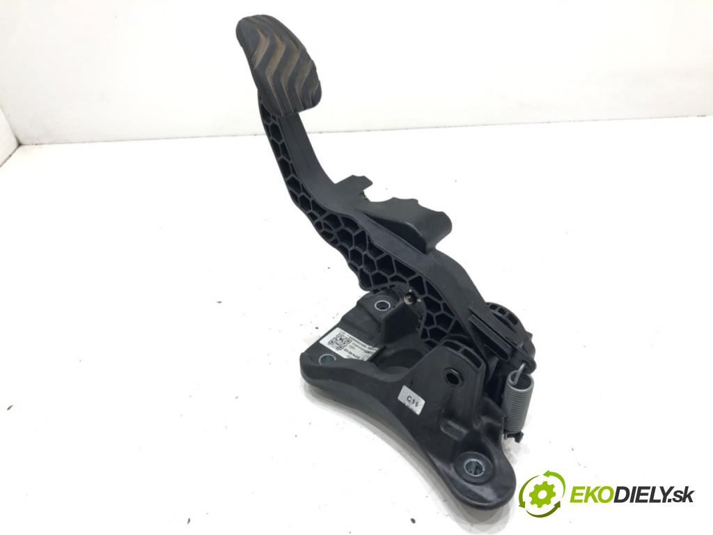 DACIA DUSTER (HM_) 2017 - 2022    1.0 TCe 90 67 kW [91 KM] benzyna 2021 - 2022  PEDÁL: manuálne 465400098R 465011334R (Pedále)