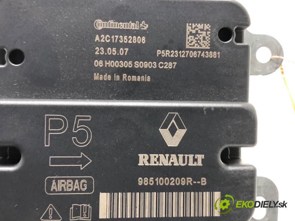 DACIA DUSTER (HM_) 2017 - 2022    1.0 TCe 90 67 kW [91 KM] benzyna 2021 - 2022  senzor airbag 985100209R (Snímače)