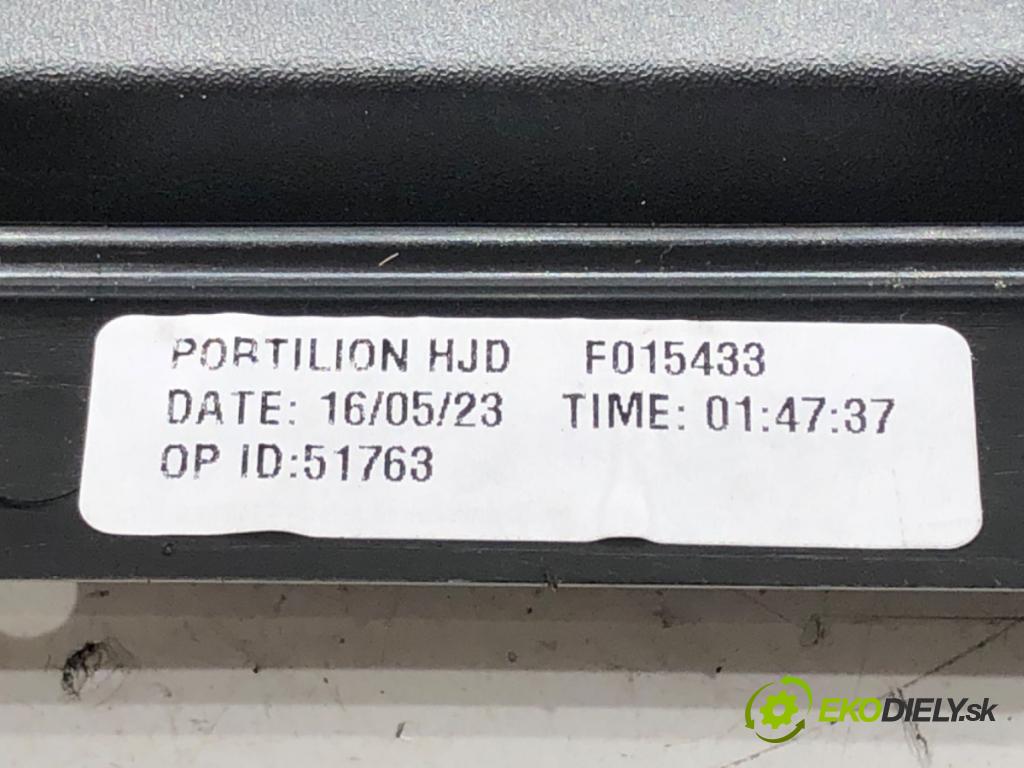 DACIA DUSTER (HM_) 2017 - 2022    1.0 TCe 90 67 kW [91 KM] benzyna 2021 - 2022  Priehradka, kastlík spolujazdca  (Priehradky, kastlíky)