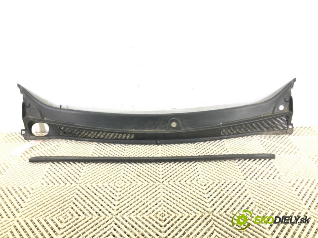 DACIA DUSTER (HM_) 2017 - 2022    1.0 TCe 90 67 kW [91 KM] benzyna 2021 - 2022  Torpédo, plast pod čelné okno  (Torpéda)